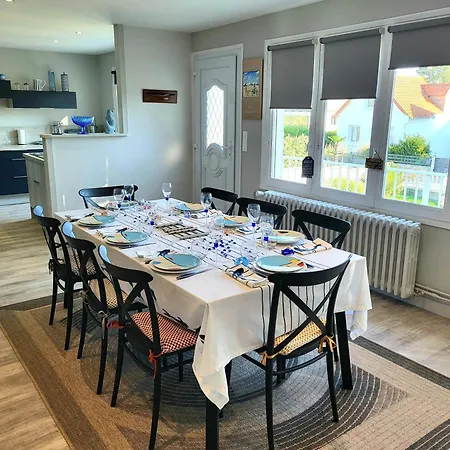 Charmante De Bord De Willa Pirou